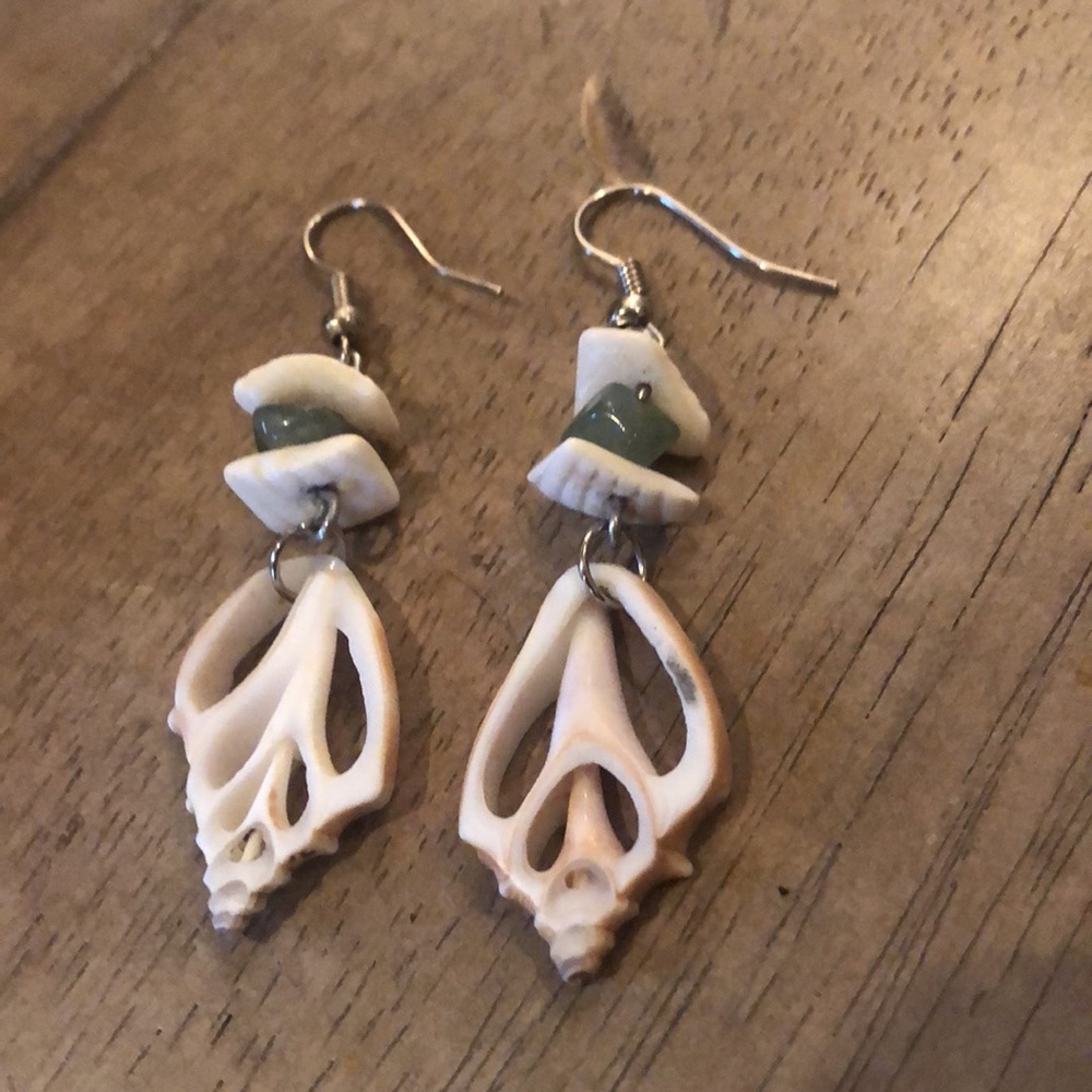 Shell necklace & earrings